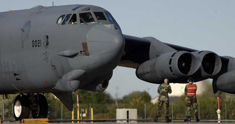 b 52 bomber crew size