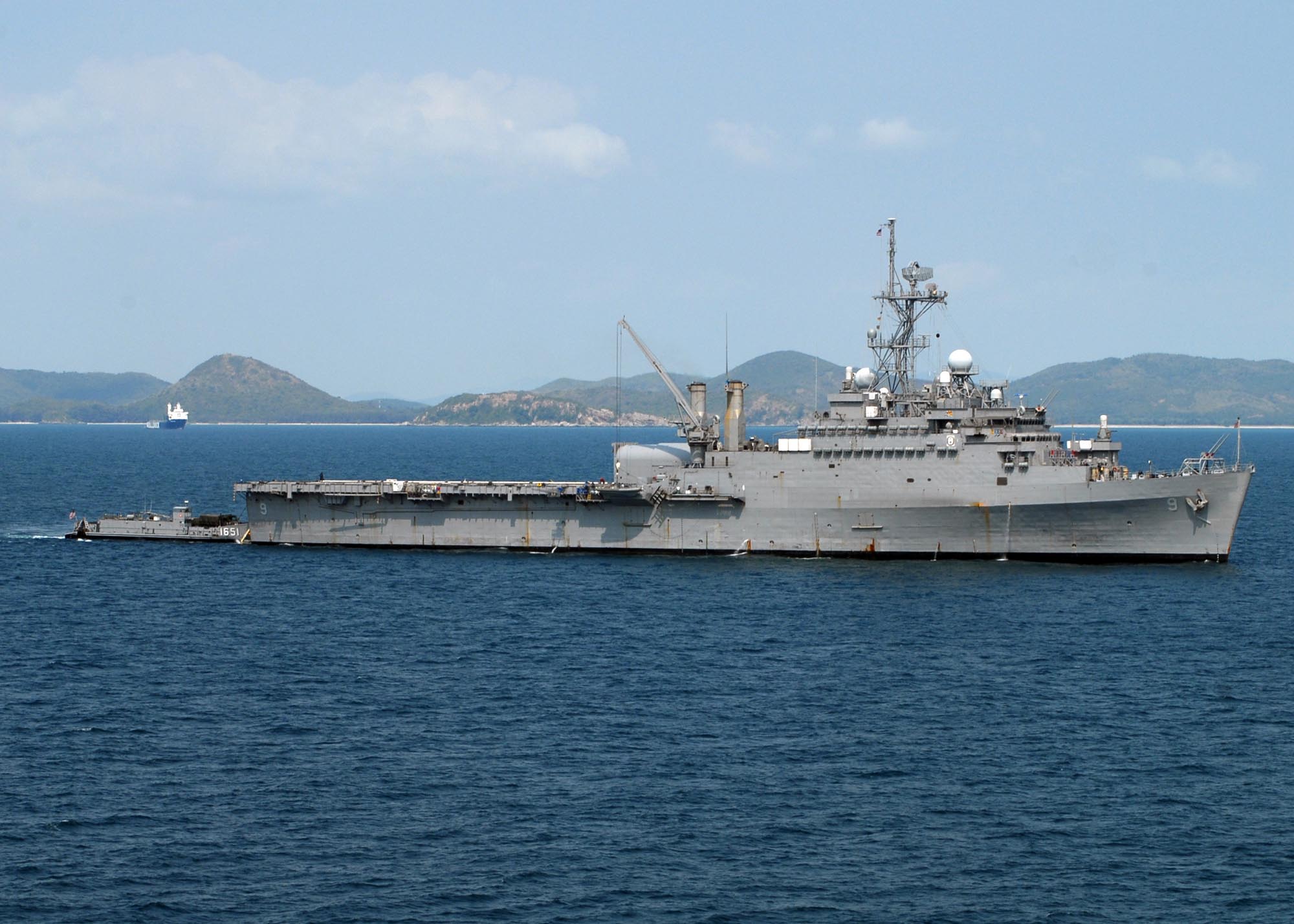 combatindex.com: LPD 9 : USS DENVER